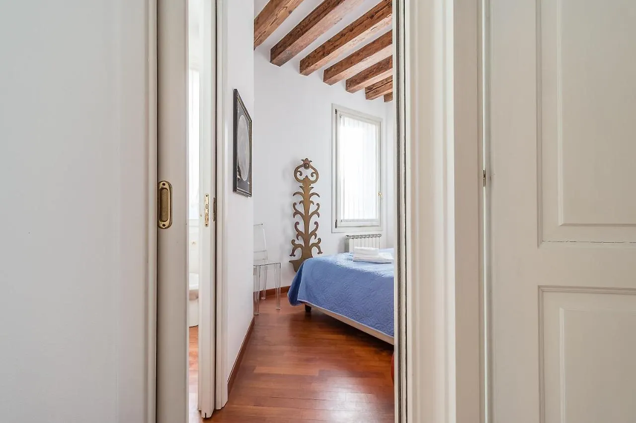 7 Windows On Venice By Lionhost